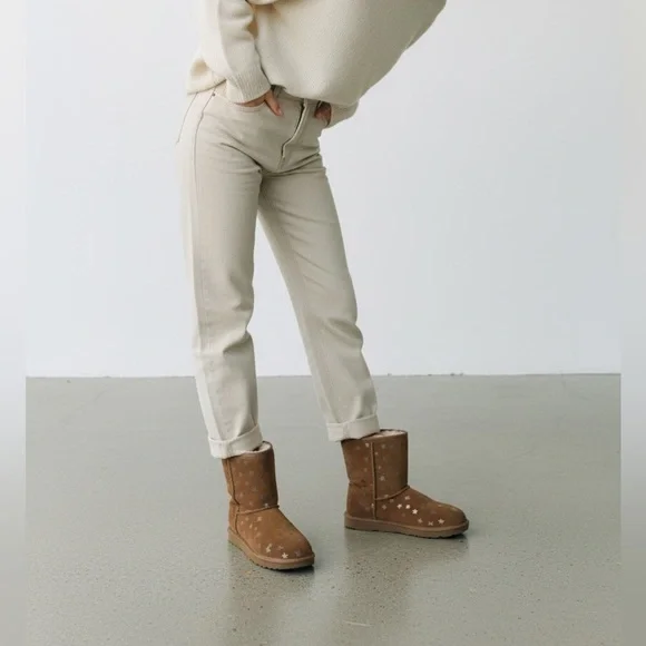 ✨UGG Classic Short Star Print Boots • Size 6✨ - Picture 3 of 9
